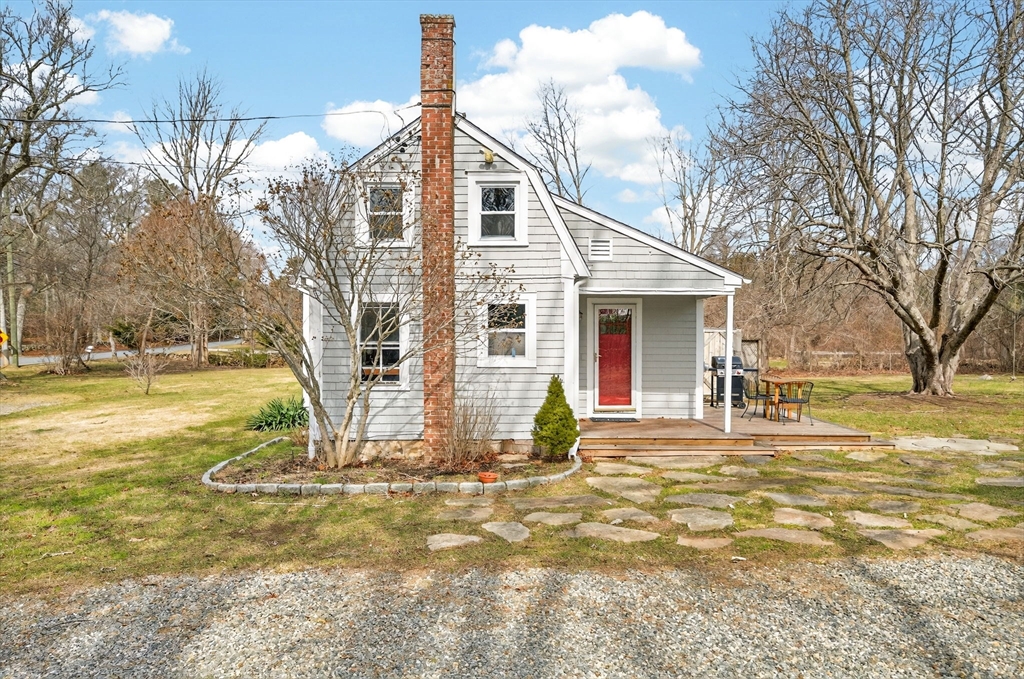 26 Division Road Dartmouth, MA 02747 - Photo 2 of 31