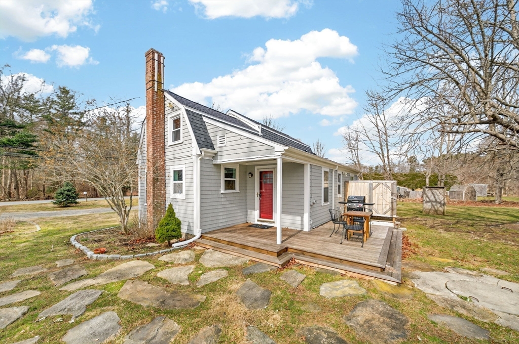 26 Division Road Dartmouth, MA 02747 - Photo 3 of 31