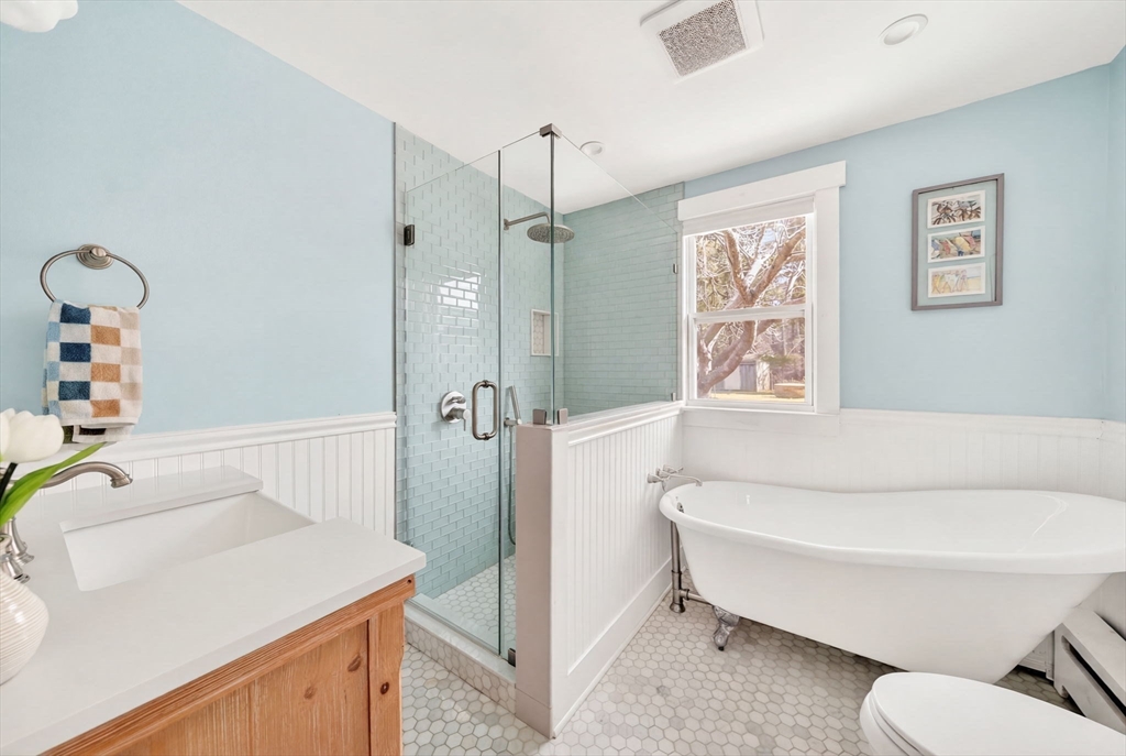 26 Division Road Dartmouth, MA 02747 - Photo 9 of 31
