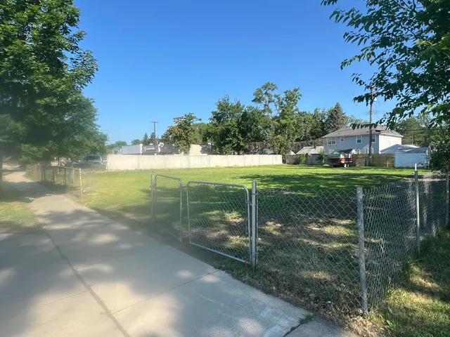 $220,000 | 623 East Thirteen Mile Road, Royal Oak, MI 48073