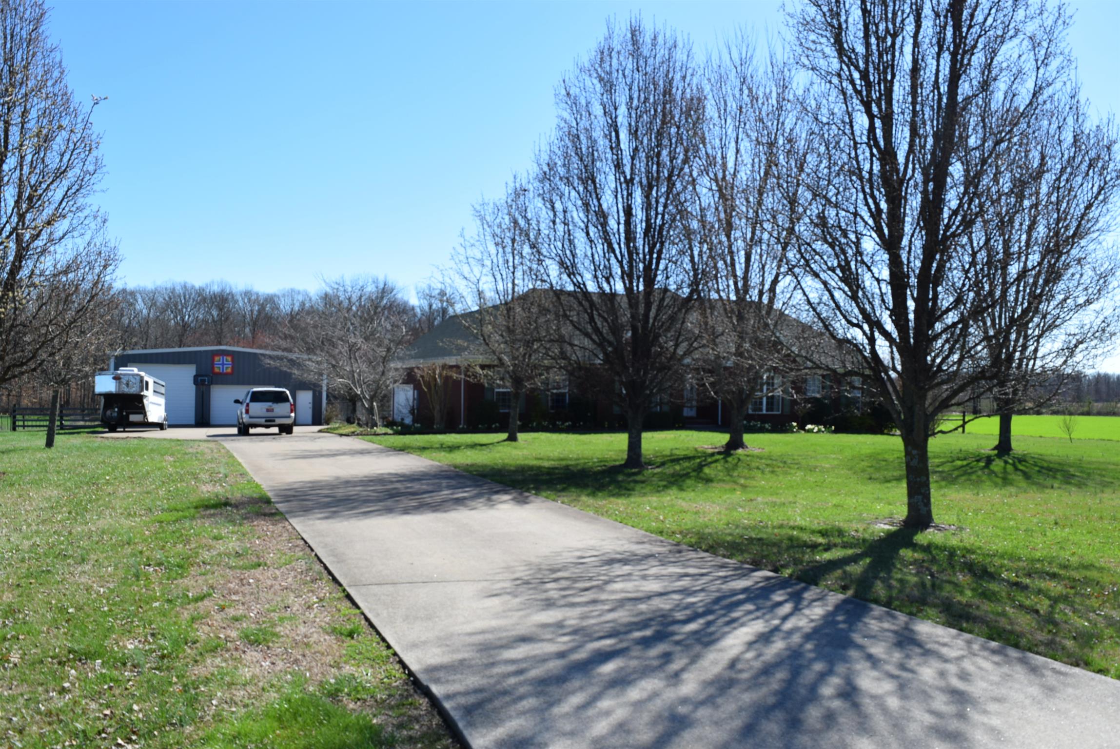 8936 Fredonia Road Manchester, TN 37355 - Photo 25 of 25 a front view of a house with garden