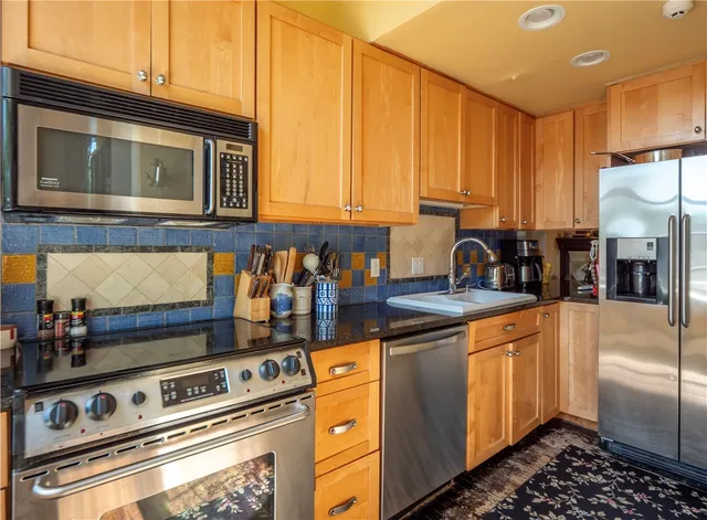 $799,000 | 11 Willow Street, Unit 5, Newport, RI 02840