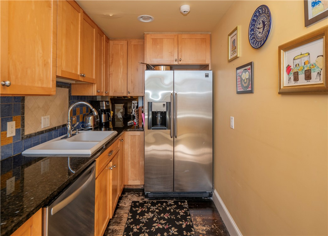 11 Willow Street, Unit 5 Newport, RI 02840 - Photo 16 of 25