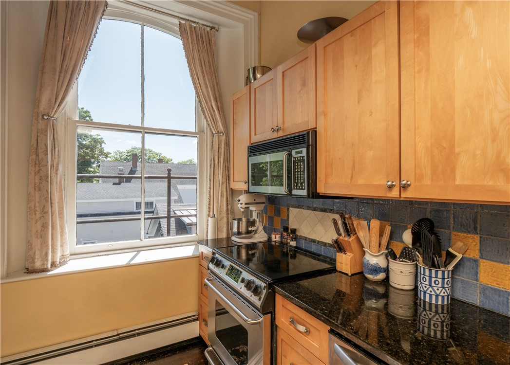 11 Willow Street, Unit 5 Newport, RI 02840 - Photo 17 of 25