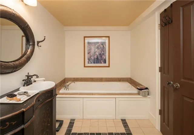 $799,000 | 11 Willow Street, Unit 5, Newport, RI 02840