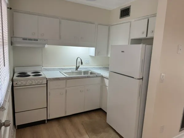 $1,500 | 808 22nd Street, Unit 11, Vero Beach, FL 32960