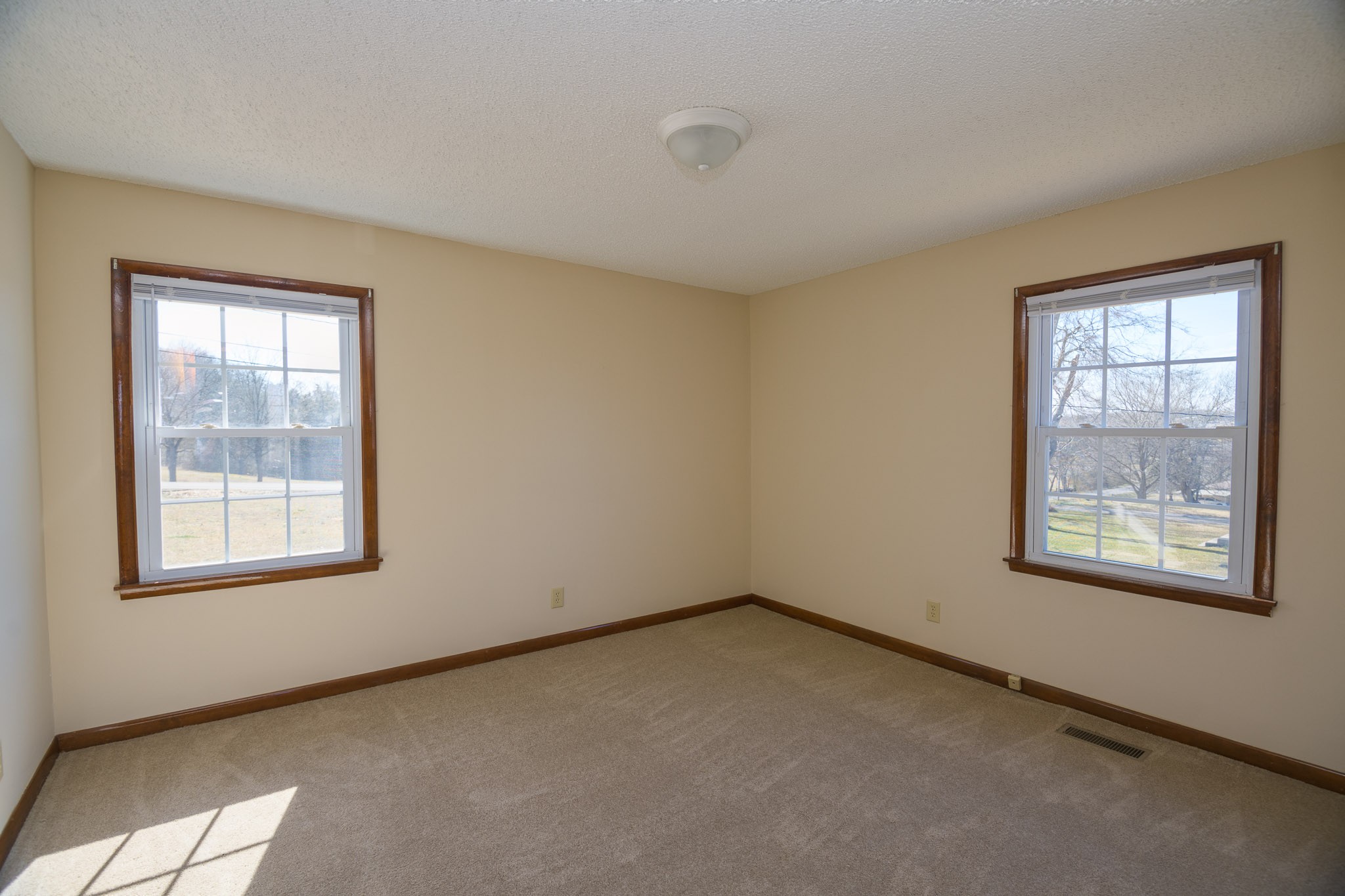253 Lower Helton Road Alexandria, TN 37012 - Photo 22 of 40 an empty room with a window
