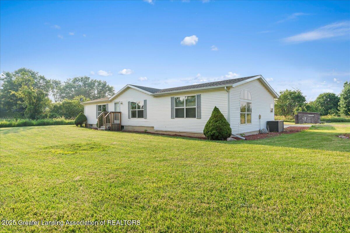 9966 Bauer Road Dewitt, MI 48820 - Photo 8 of 43 15-Media Jett - 14