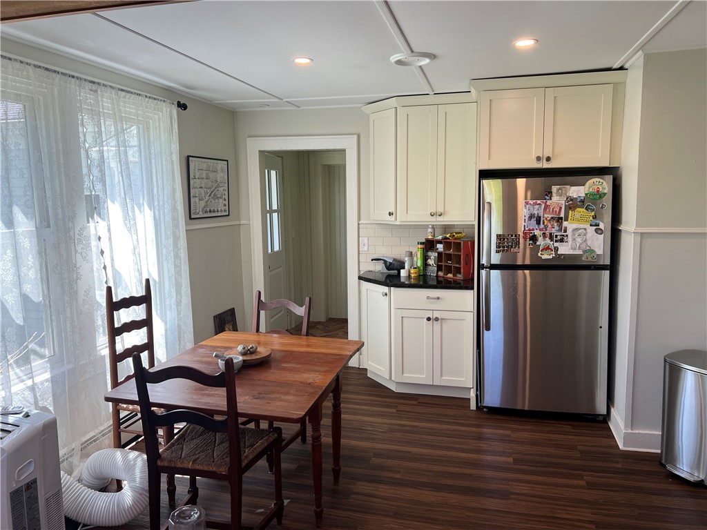 400 Paradise Avenue Middletown, RI 02842 - Photo 9 of 20