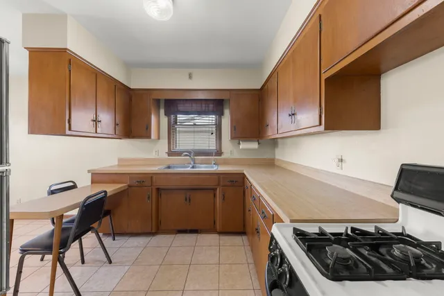 $263,999 | 10901 Nagle Avenue, Worth, IL 60482