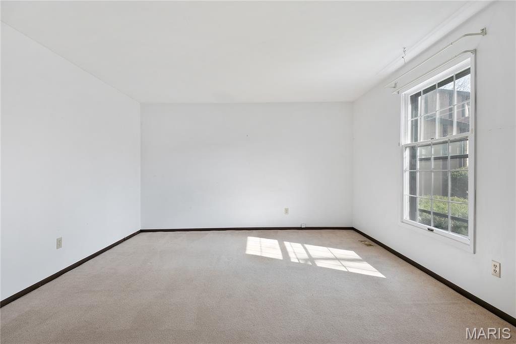 15575 Clover Ridge Drive Chesterfield, MO 63017 - Photo 13 of 42