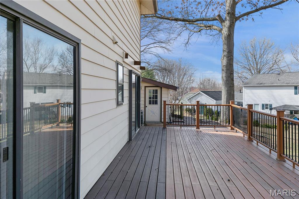 15575 Clover Ridge Drive Chesterfield, MO 63017 - Photo 5 of 42