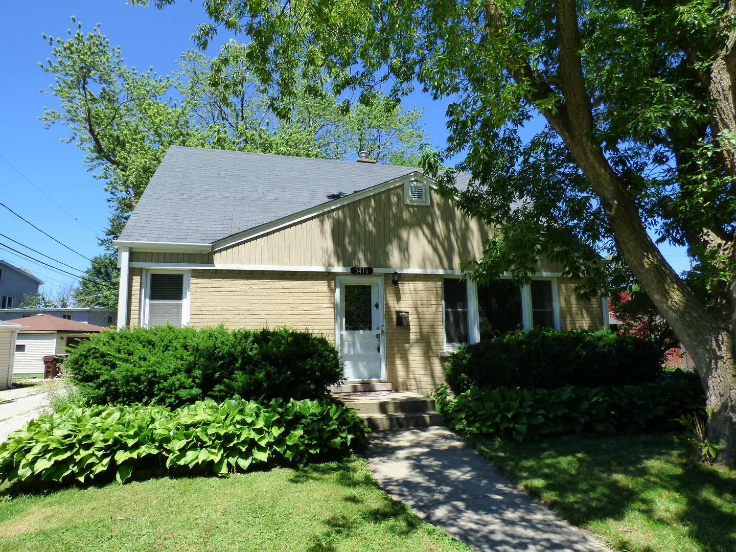 a view of house with a yard