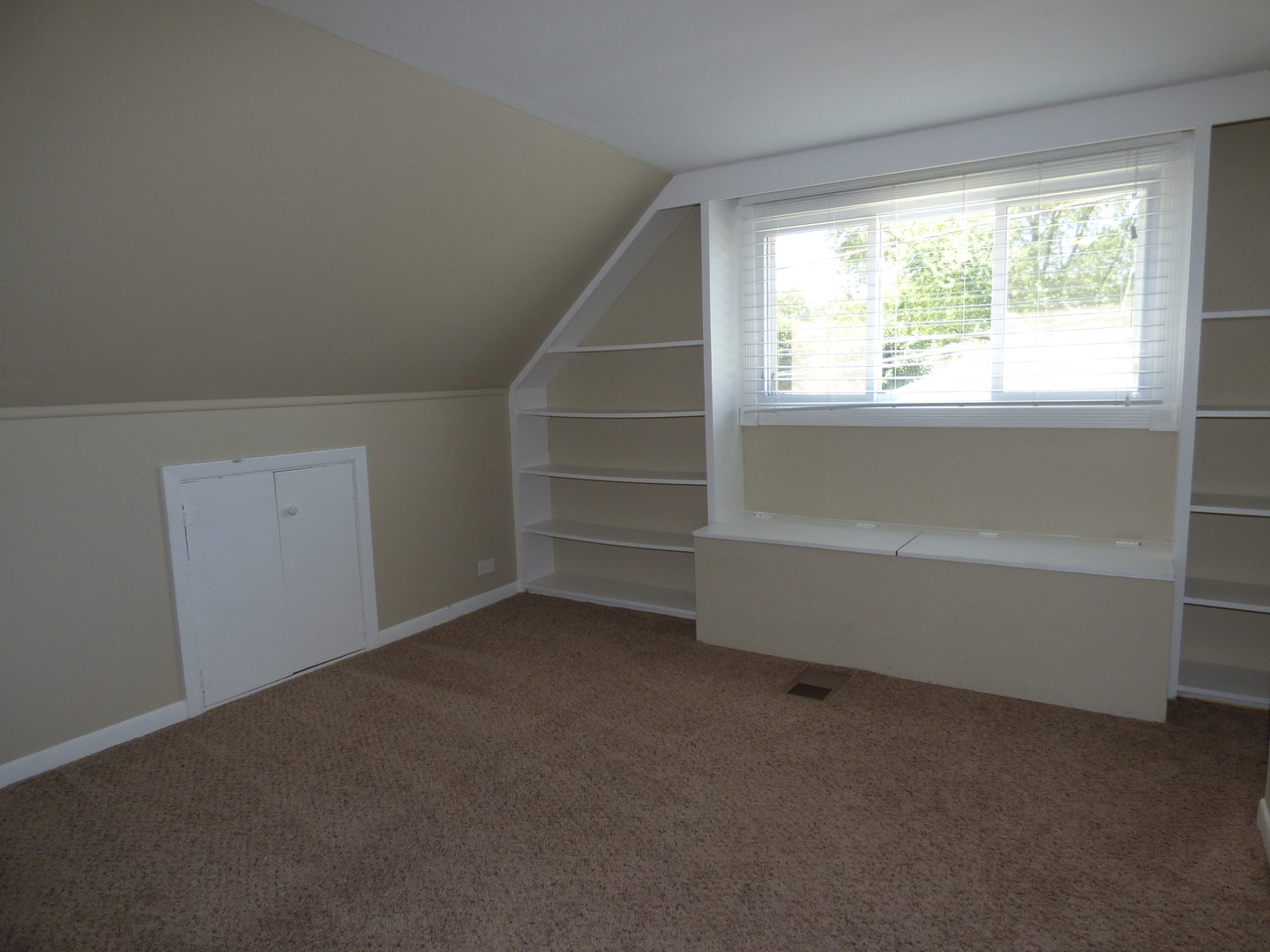 5416 Conrad Street Skokie, IL 60077 - Photo 9 of 14 an empty room with a window