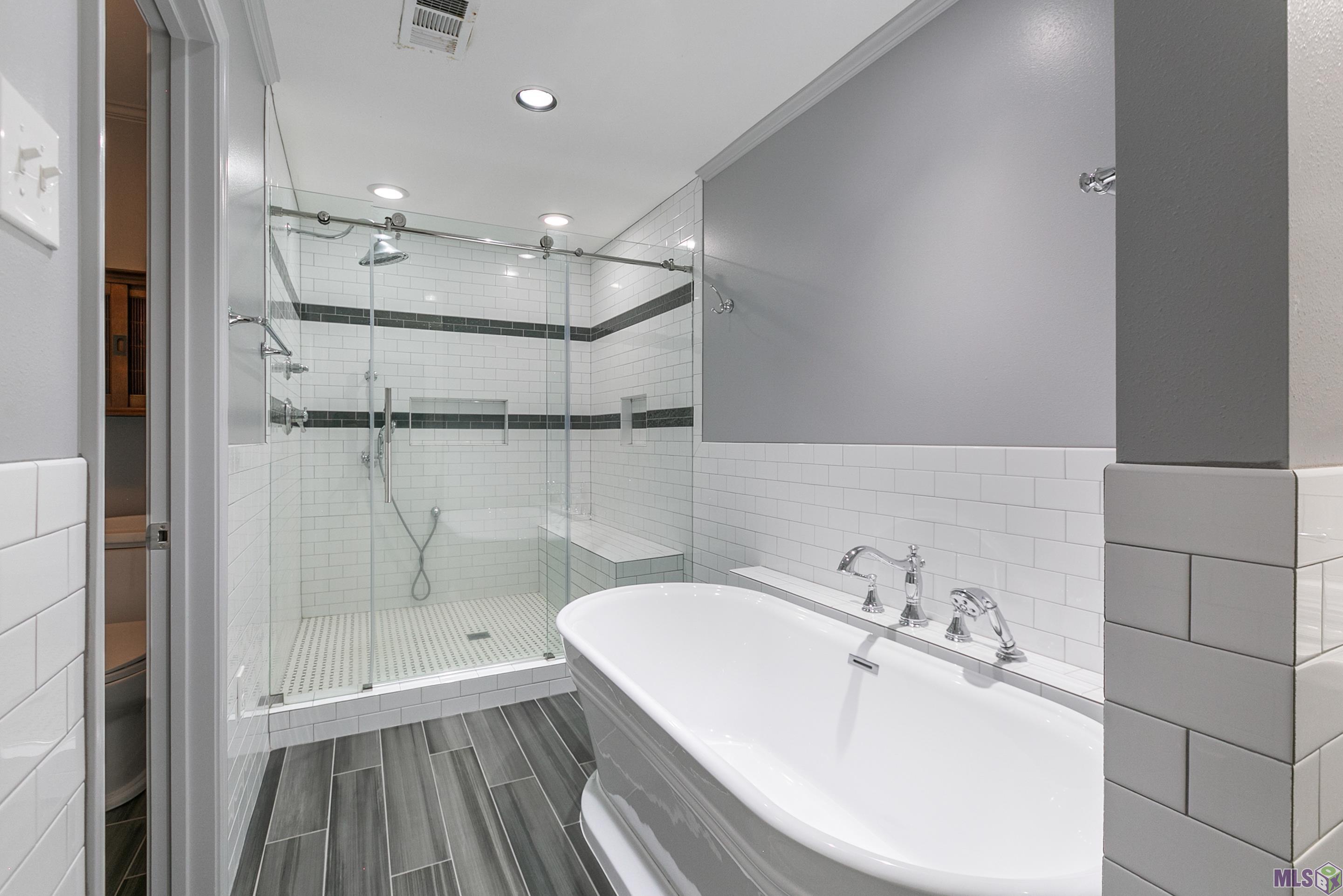 8859 Bayside Avenue Baton Rouge, LA 70806 - Photo 14 of 27 Primary Bathroom