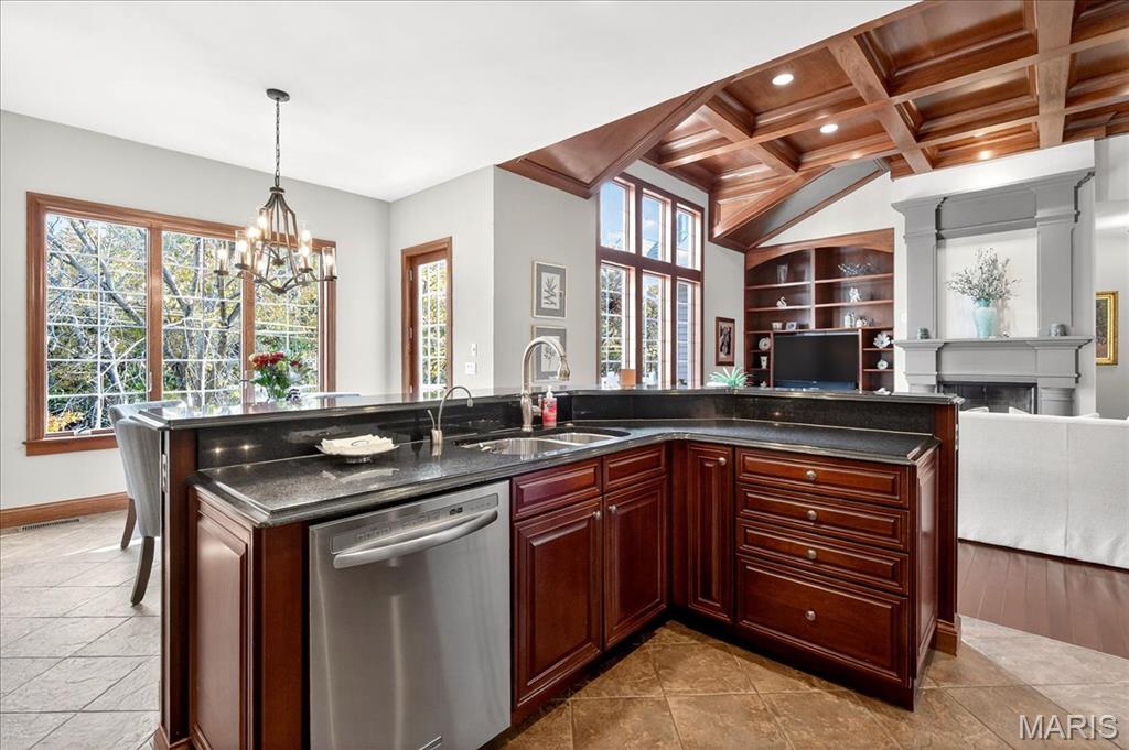 1991 Chesterfield Ridge Circle Chesterfield, MO 63017 - Photo 22 of 43