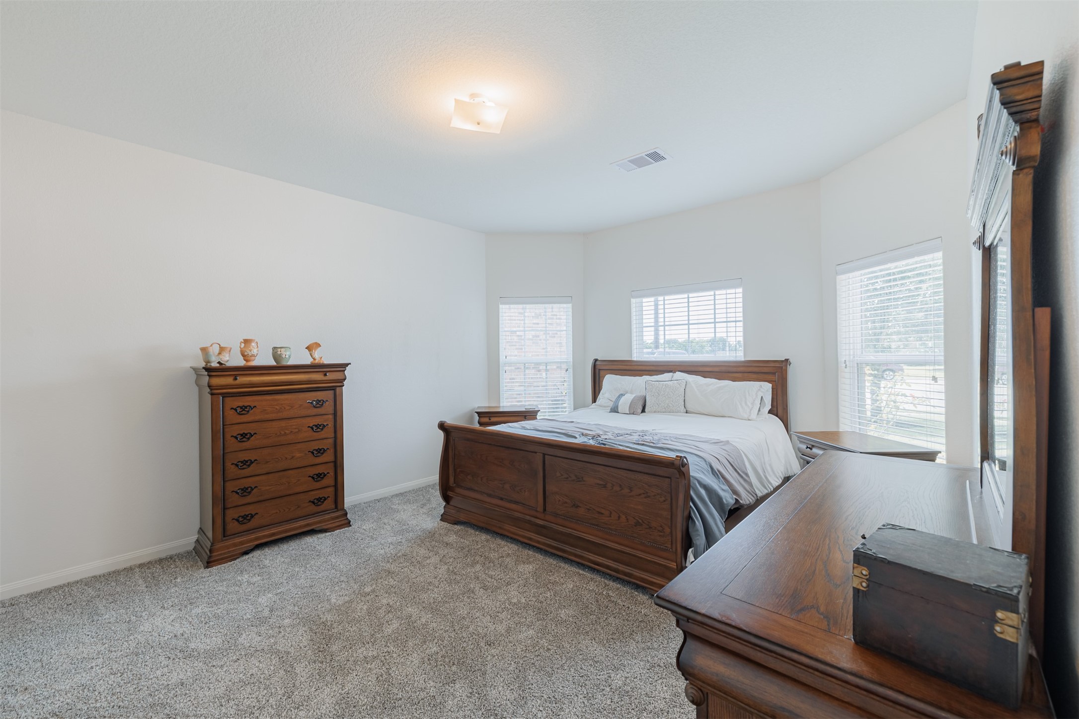 2511 Ocean Cove Circle Rosenberg, TX 77469 - Photo 14 of 25 Lovely primary suite boasts high ceilings and an ensuite bath.