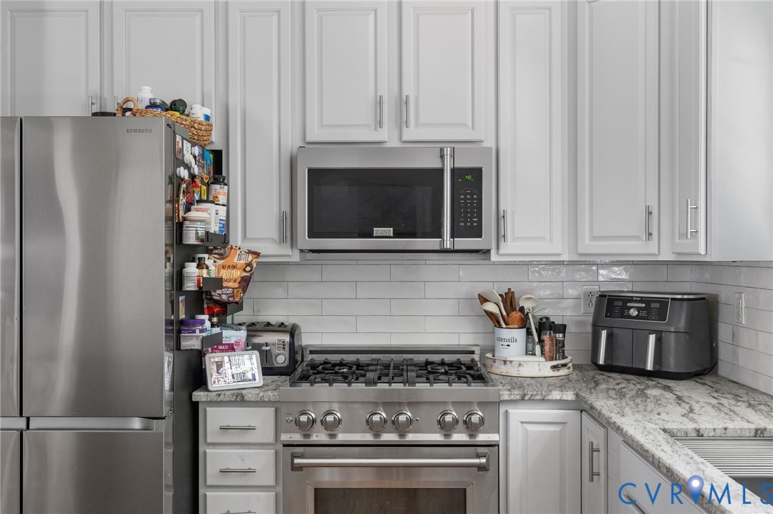 1755 Dispatch Road Quinton, VA 23141 - Photo 31 of 86 a kitchen with stainless steel appliances granite countertop a stove and a refrigerator