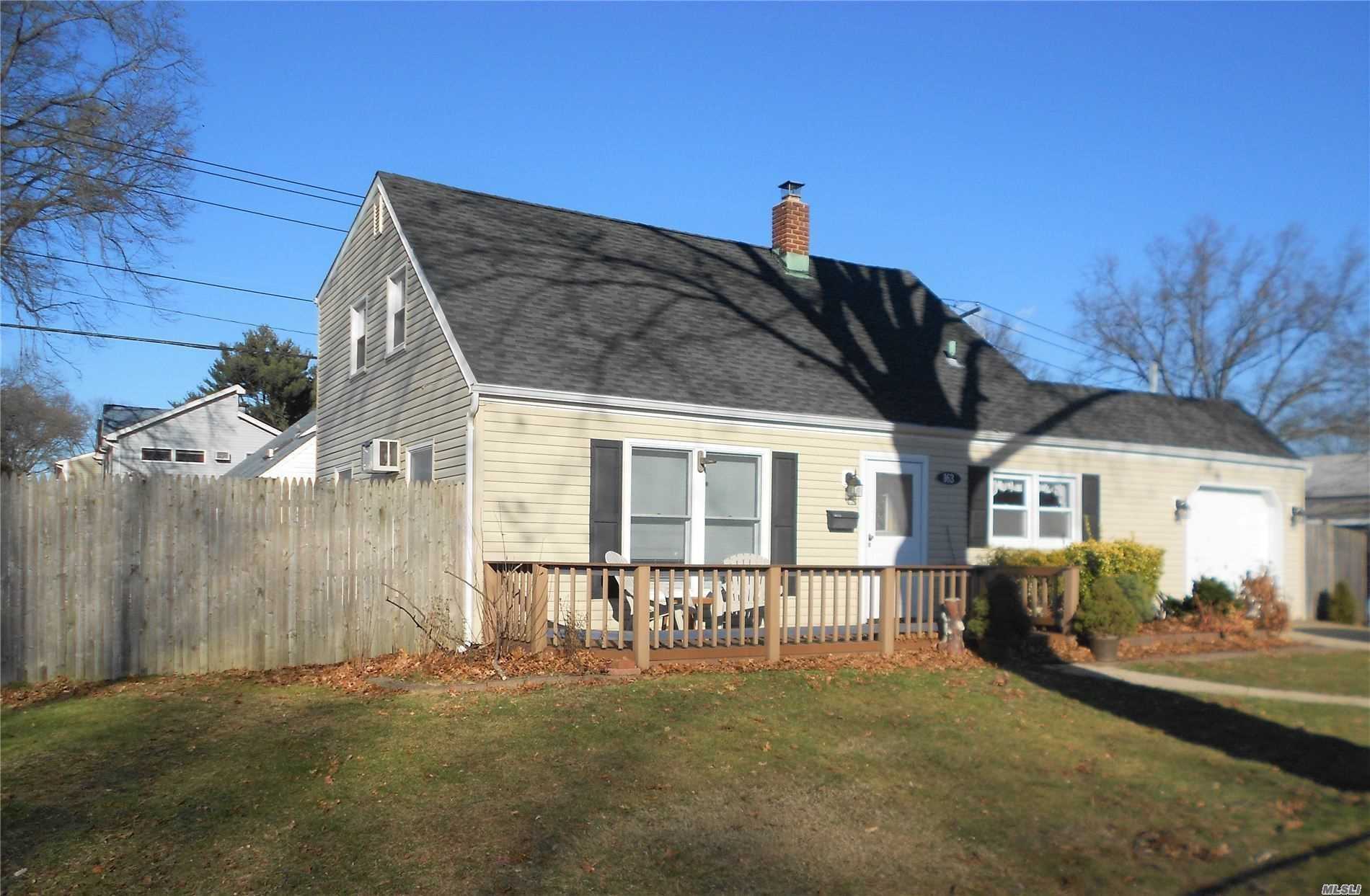 163 Periwinkle Road Levittown, NY 11756 - Photo 1 of 1 a house view with a garden space