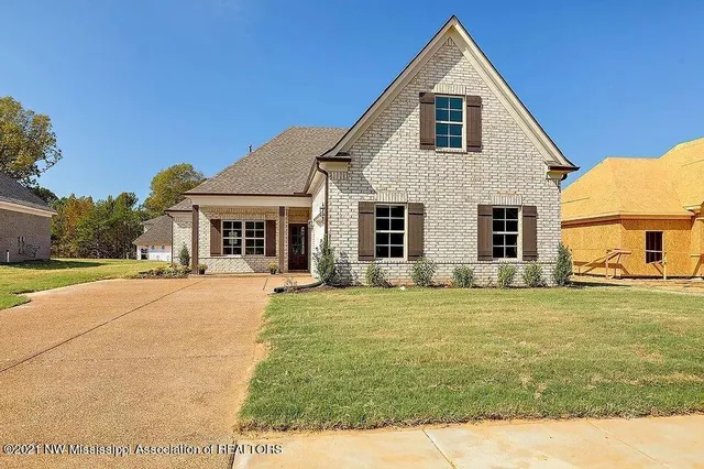 $416,900 | 940 Coahoma Court, Nesbit, MS 38651