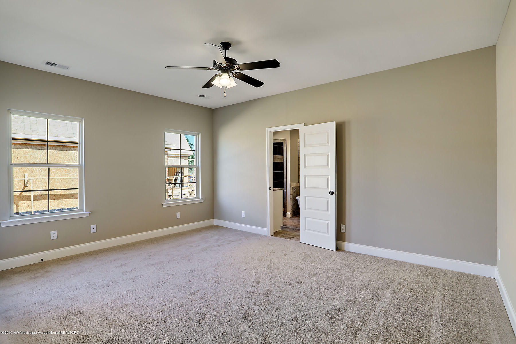 940 Coahoma Court Nesbit, MS 38651 - Photo 12 of 28 Master to bath