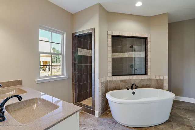 $416,900 | 940 Coahoma Court, Nesbit, MS 38651