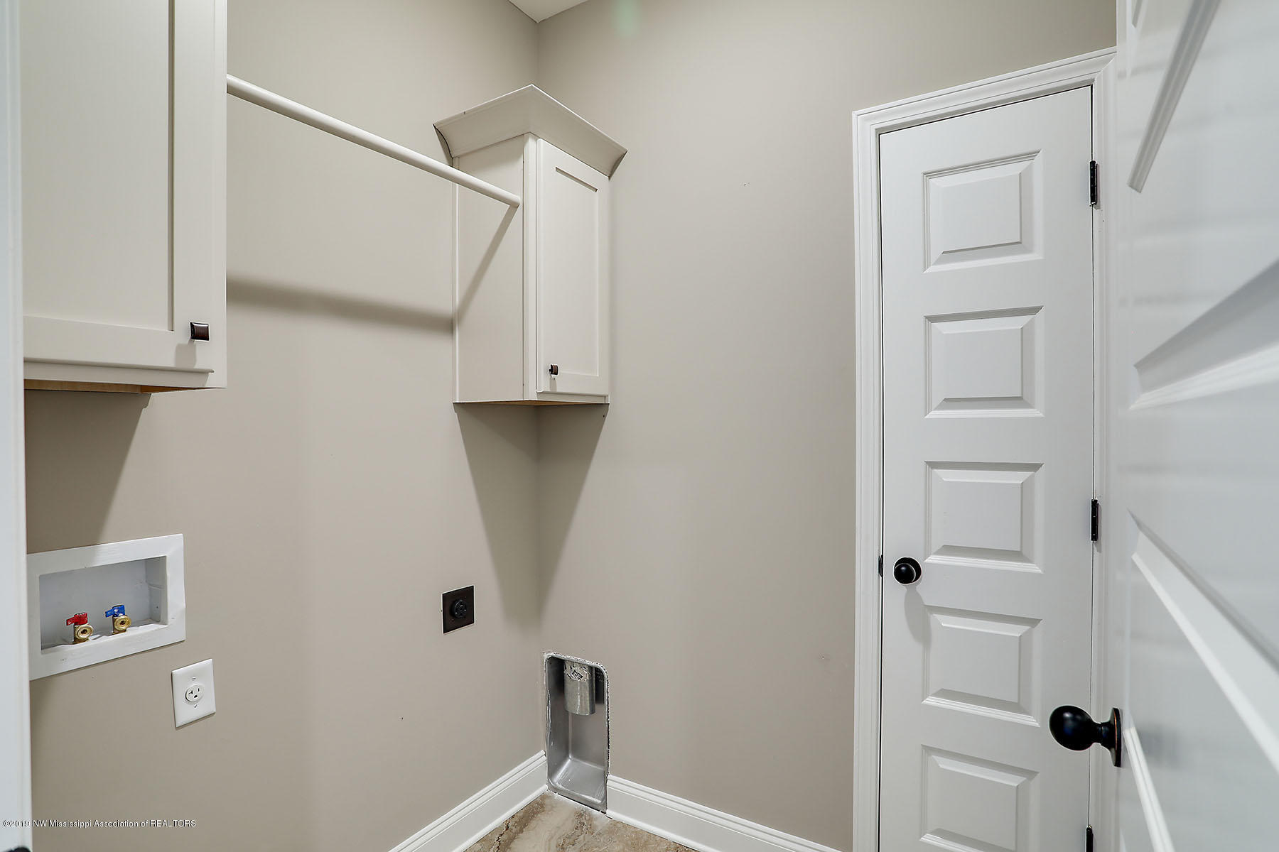 940 Coahoma Court Nesbit, MS 38651 - Photo 20 of 28 Laundry