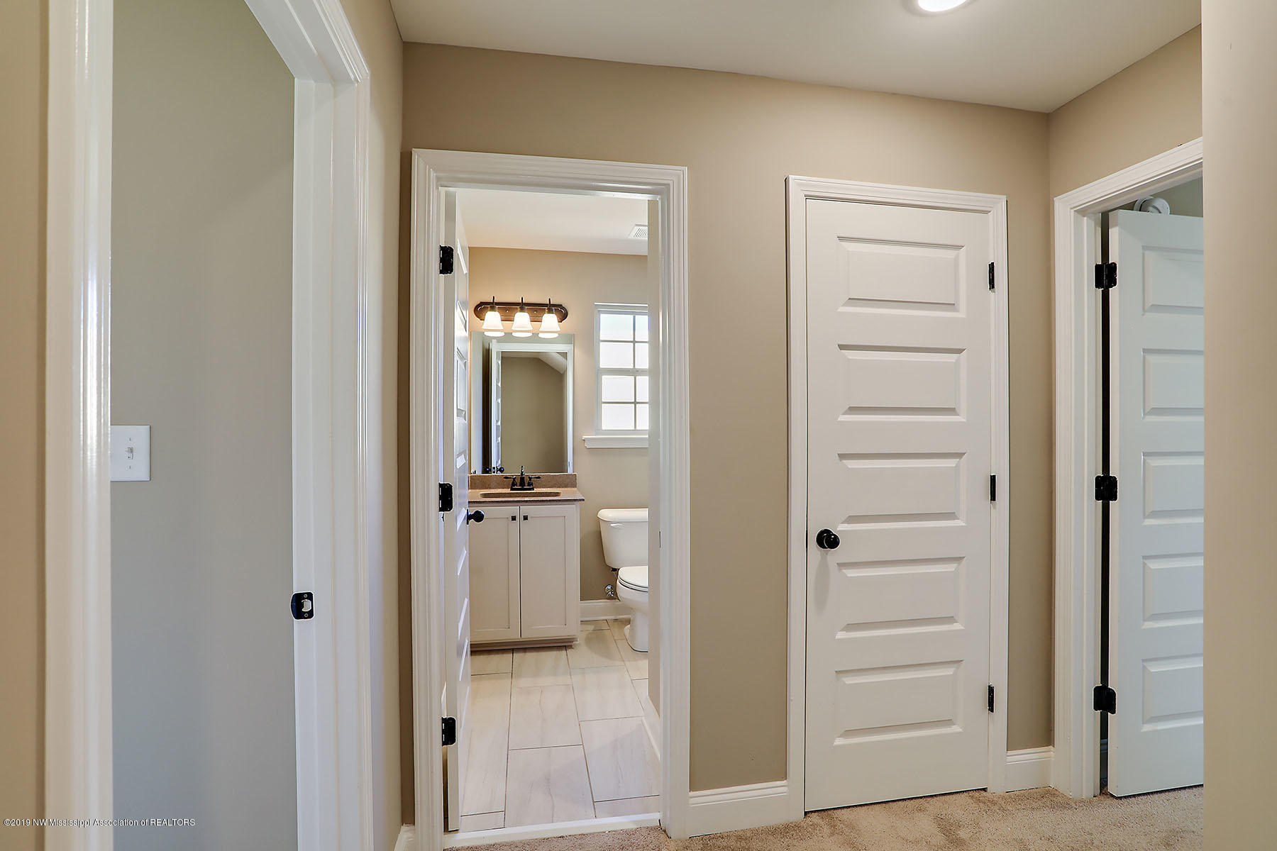 940 Coahoma Court Nesbit, MS 38651 - Photo 24 of 28 Linen closet