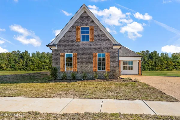$416,900 | 940 Coahoma Court, Nesbit, MS 38651