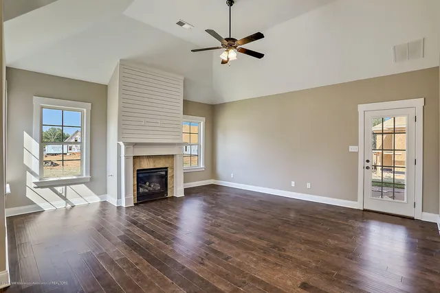 $416,900 | 940 Coahoma Court, Nesbit, MS 38651