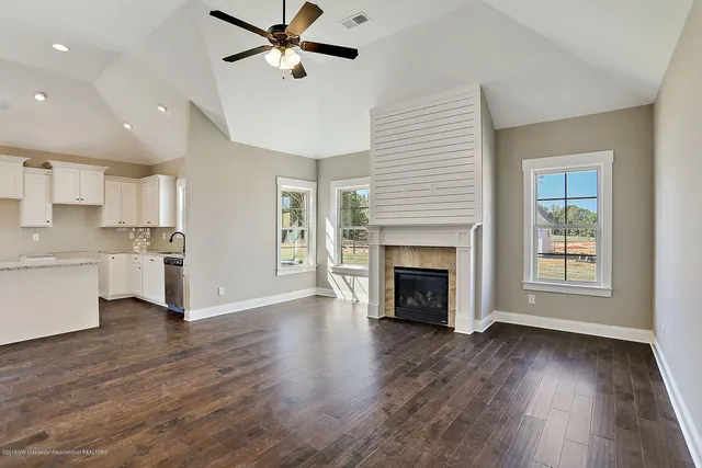 $416,900 | 940 Coahoma Court, Nesbit, MS 38651