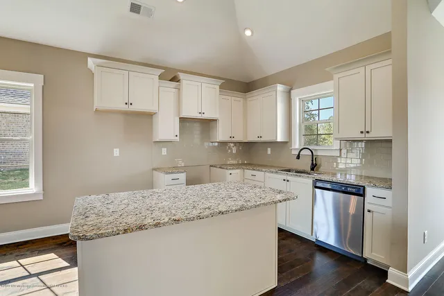 $416,900 | 940 Coahoma Court, Nesbit, MS 38651