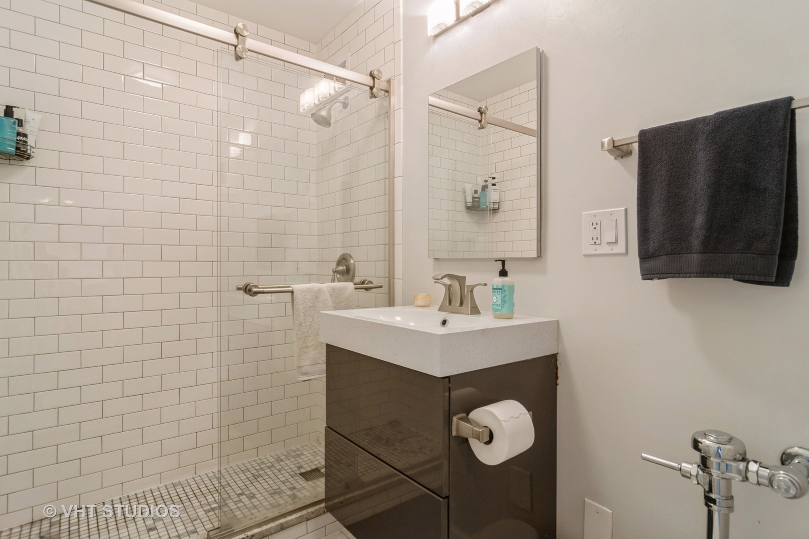 6157 North Sheridan Road, Unit 11D Chicago, IL 60660 - Photo 12 of 15 Gallery Image 12
