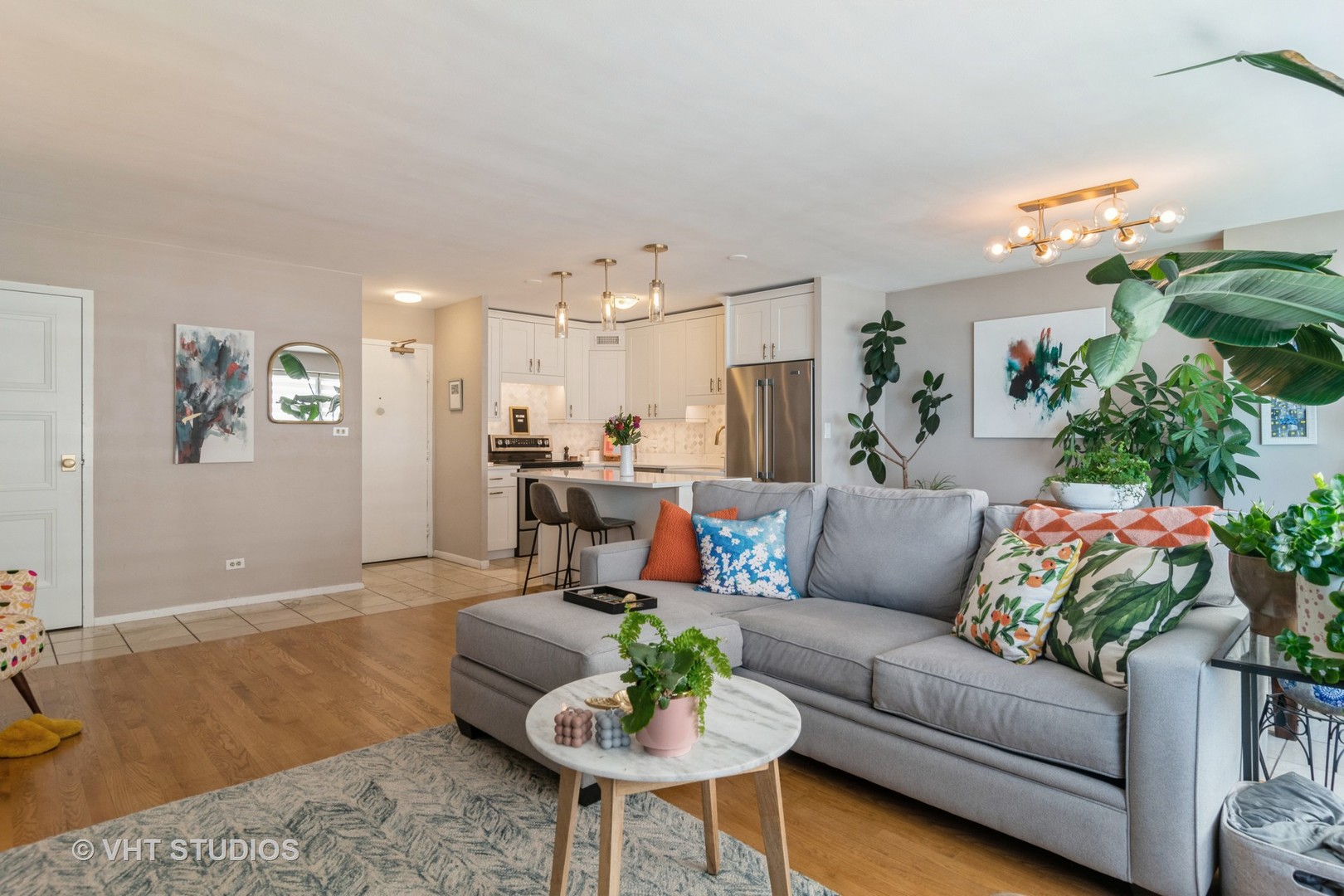 6157 North Sheridan Road, Unit 11D Chicago, IL 60660 - Photo 3 of 15 Gallery Image 3