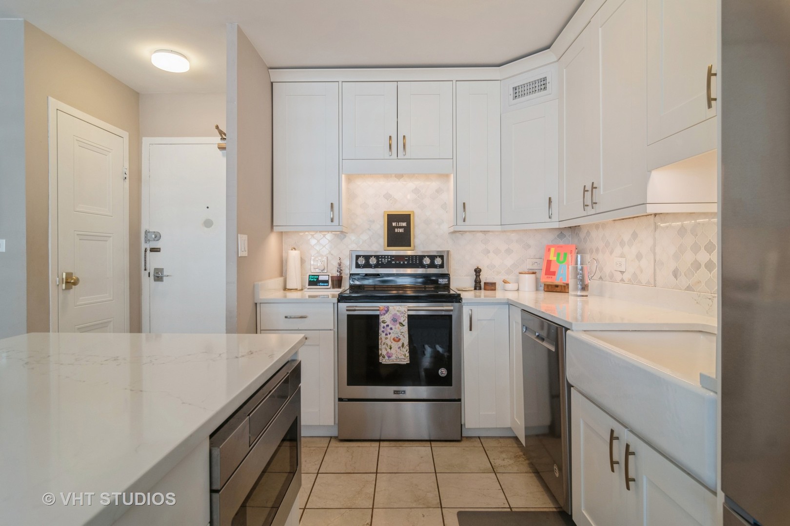 6157 North Sheridan Road, Unit 11D Chicago, IL 60660 - Photo 6 of 15 Gallery Image 6
