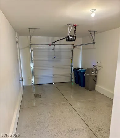 $2,000 | 10920 Rollingford Avenue, Las Vegas, NV 89166