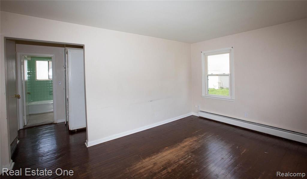 24553 Flower Avenue Eastpointe, MI 48021 - Photo 5 of 18