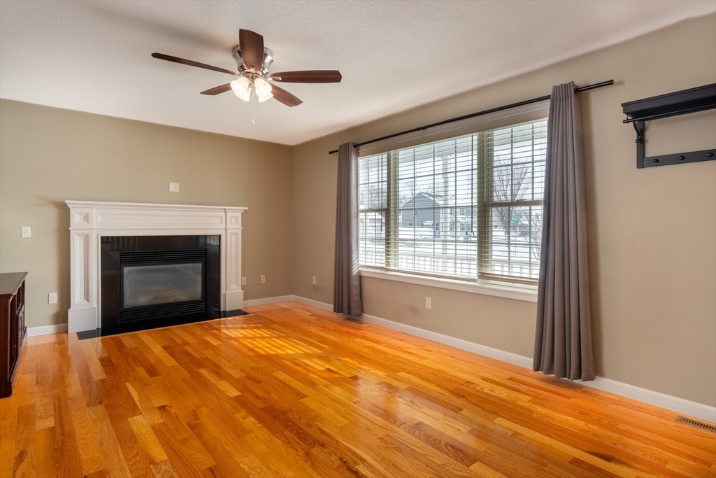 36 Wells Street Springfield, MA 01104 - Photo 6 of 24 Gallery Image 6