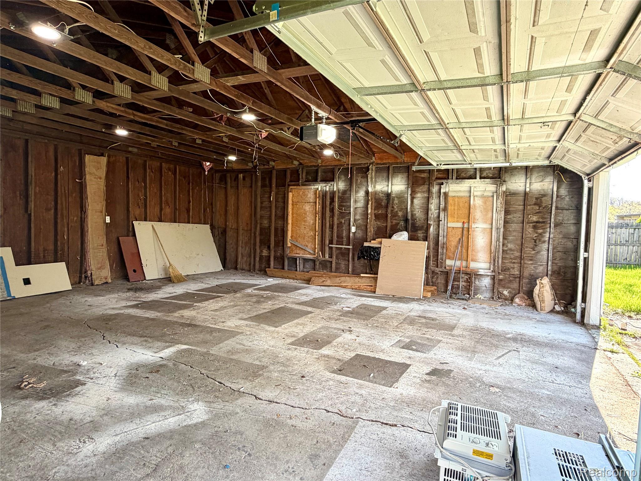 627 Franklin Road Pontiac, MI 48341 - Photo 19 of 21 Garage.jpg