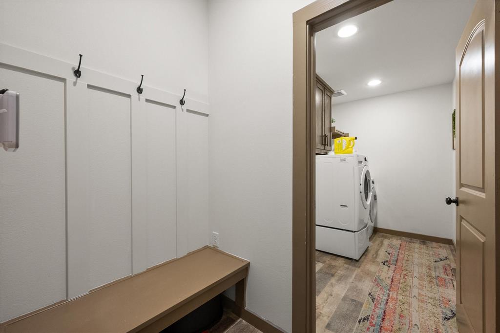 707 Phillips Court Mansfield, TX 76063 - Photo 13 of 28 a view of bathroom