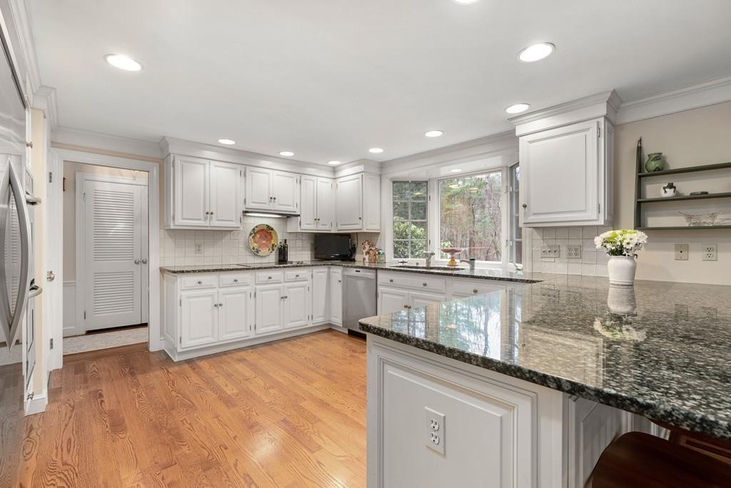 82 Sears Road Wayland, MA 01778 - Photo 4 of 24