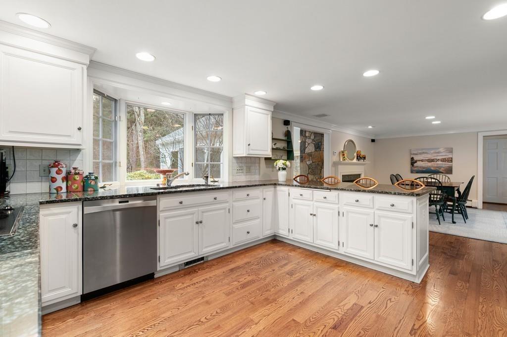 82 Sears Road Wayland, MA 01778 - Photo 5 of 24
