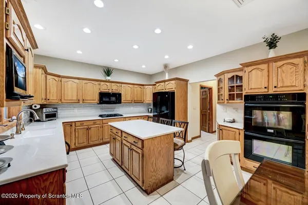 $749,000 | 502 Park Lane, Moscow, PA 18444