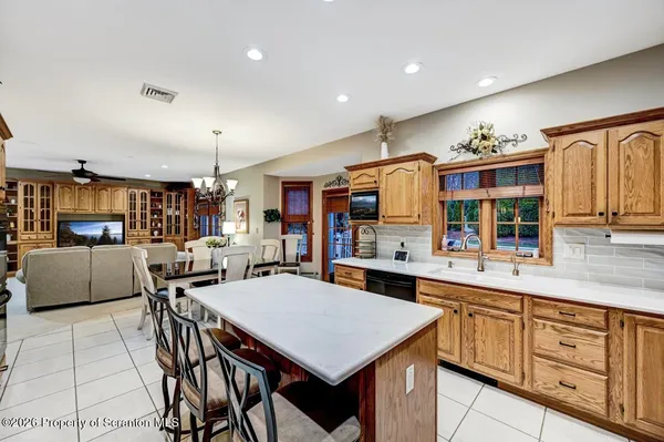 $749,000 | 502 Park Lane, Moscow, PA 18444