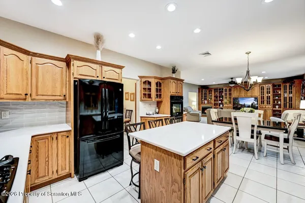 $749,000 | 502 Park Lane, Moscow, PA 18444