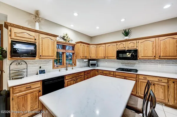 $749,000 | 502 Park Lane, Moscow, PA 18444