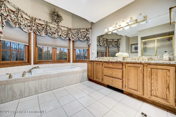 $749,000 | 502 Park Lane, Moscow, PA 18444