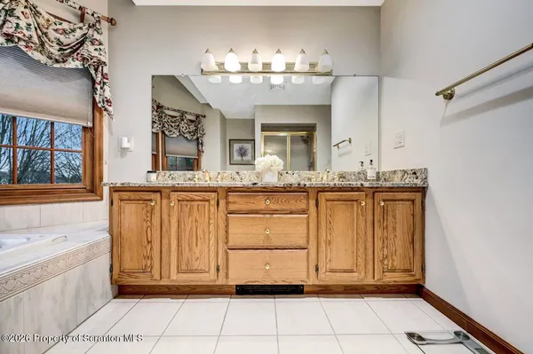 $749,000 | 502 Park Lane, Moscow, PA 18444