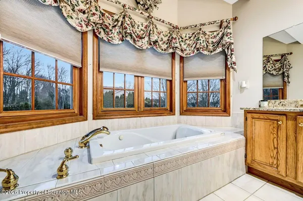 $749,000 | 502 Park Lane, Moscow, PA 18444