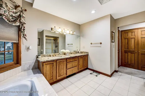 $749,000 | 502 Park Lane, Moscow, PA 18444